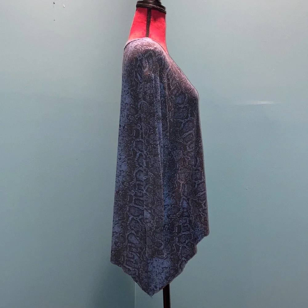 Skinny Girl  Blue and Black Top Size Small - Picture 4 of 10